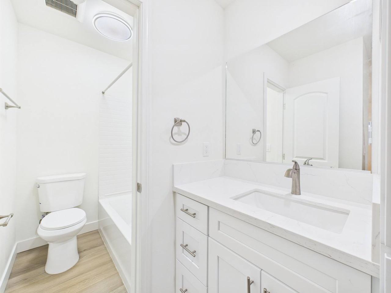 Roscoe Terrace - Photo 7 of 67