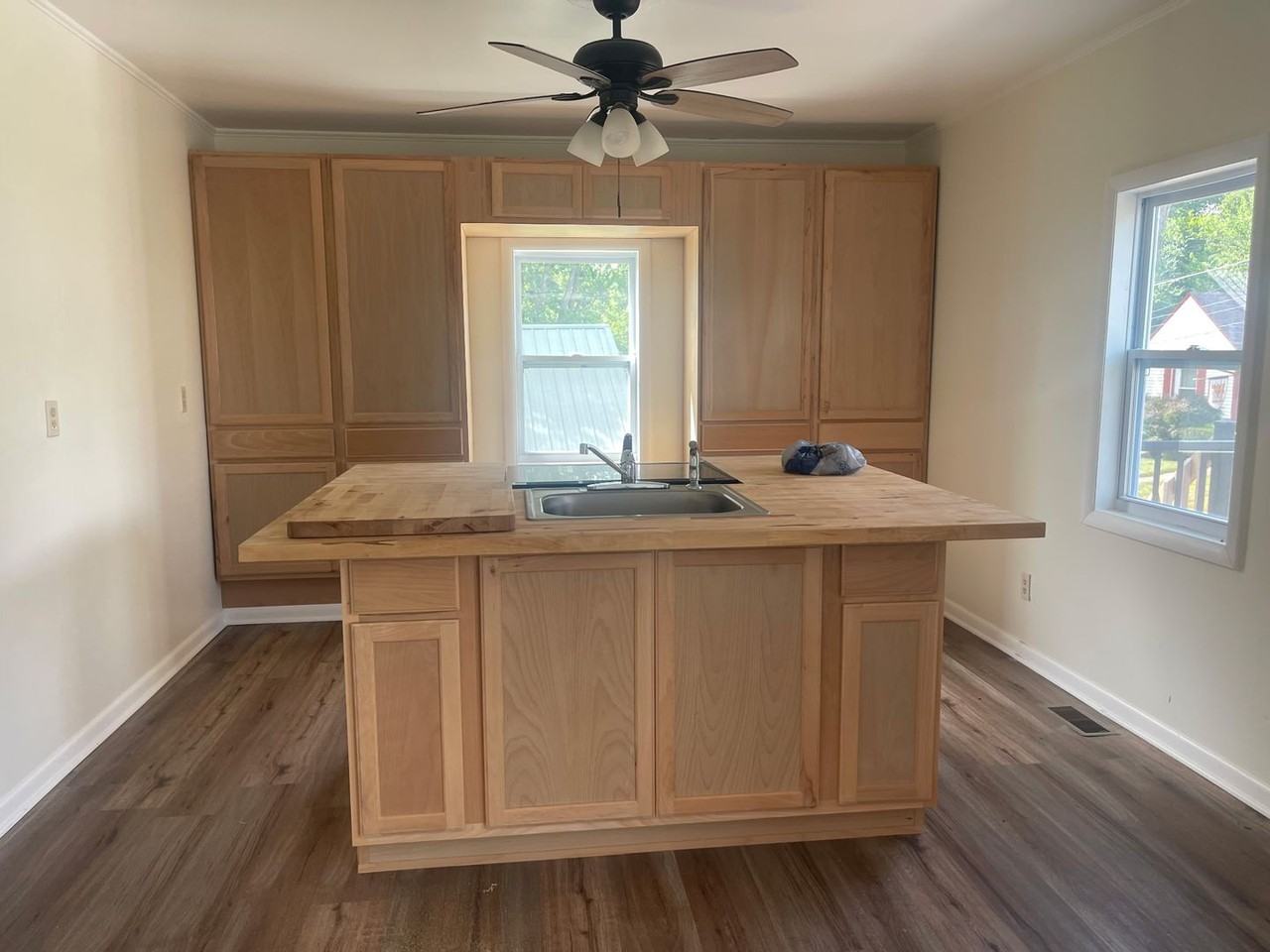 1023 36th St - Photo 2 of 20