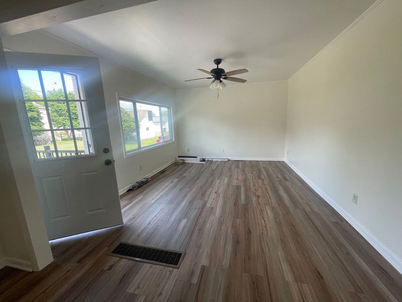 1023 36th St - Photo 3 of 20