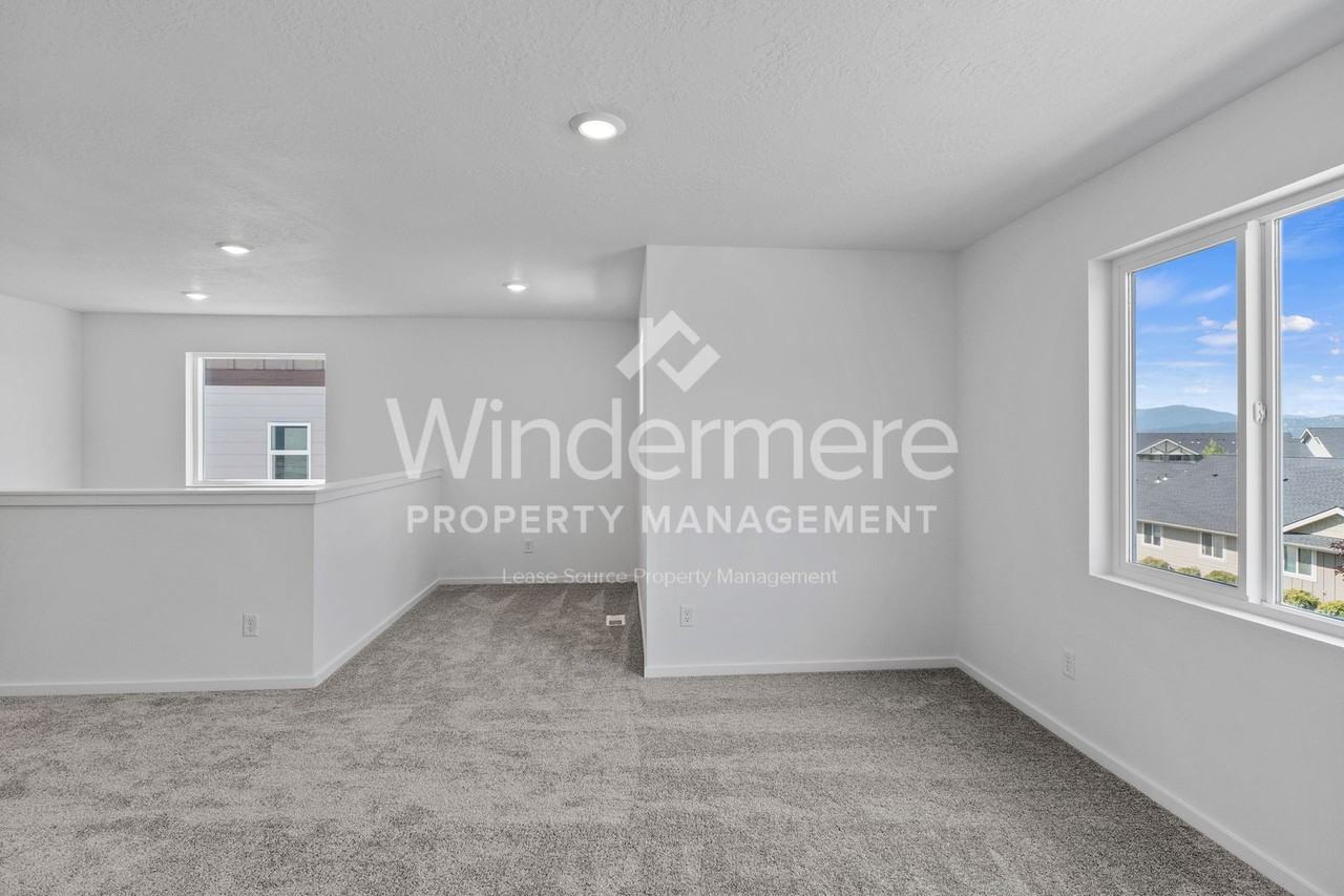 2749 N Talon Ln - Photo 2 of 32