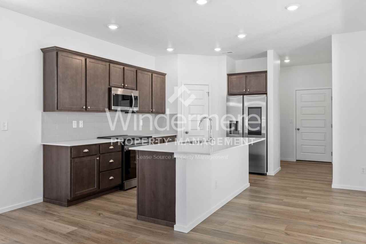 2749 N Talon Ln - Photo 4 of 32