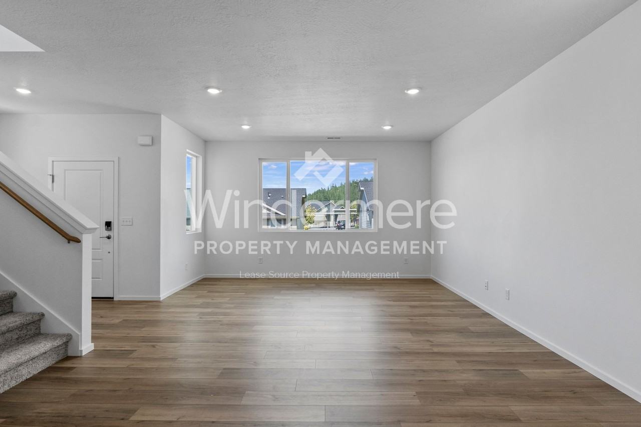 2749 N Talon Ln - Photo 7 of 32