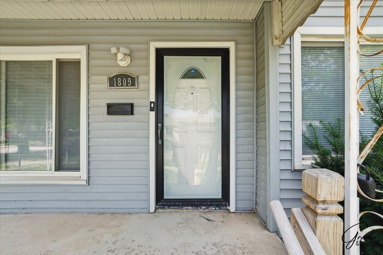 1809 Rose Ave - Photo 3 of 23