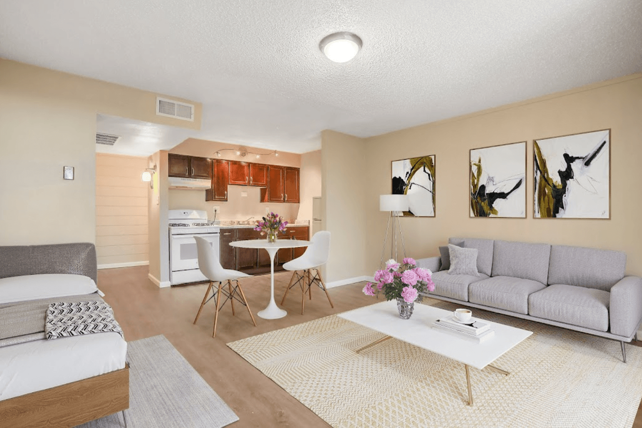 Uptown Horizon - Photo 2 of 13