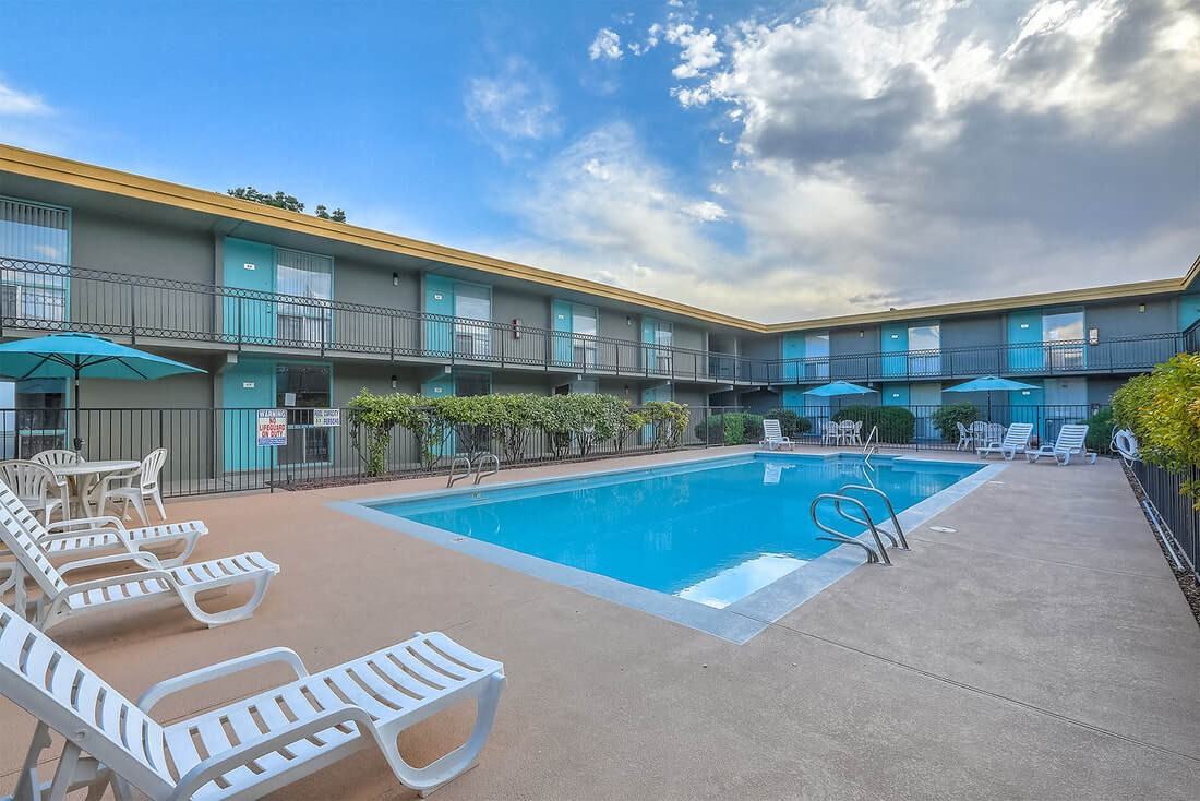 Uptown Horizon - Photo 7 of 13