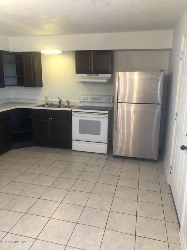 210C Pierce Ave - Photo 3 of 9