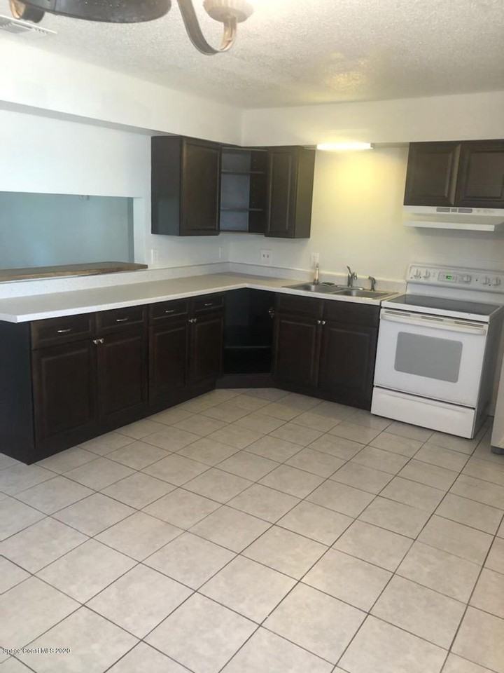 210C Pierce Ave - Photo 4 of 9