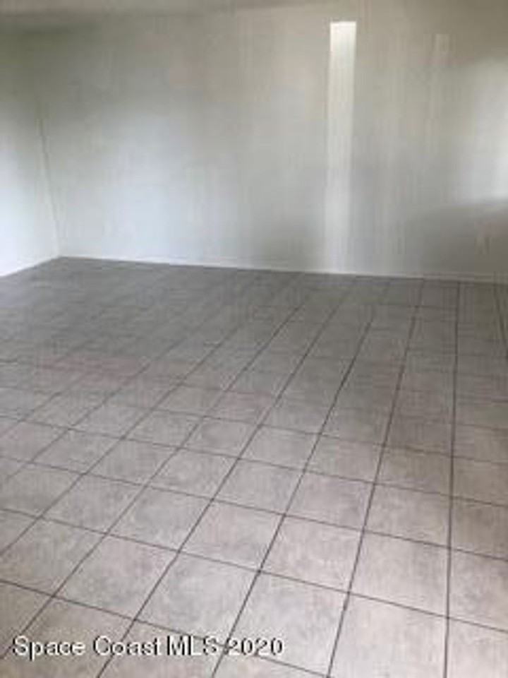 210C Pierce Ave - Photo 5 of 9