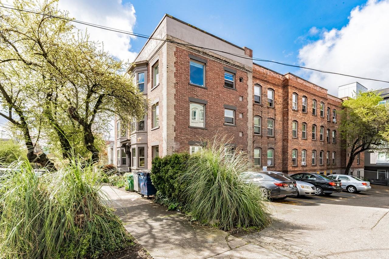 Qualman - Photo 4 of 10