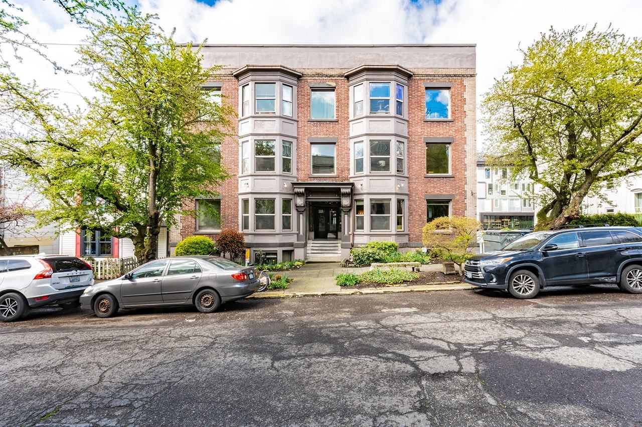 Qualman - Photo 7 of 10