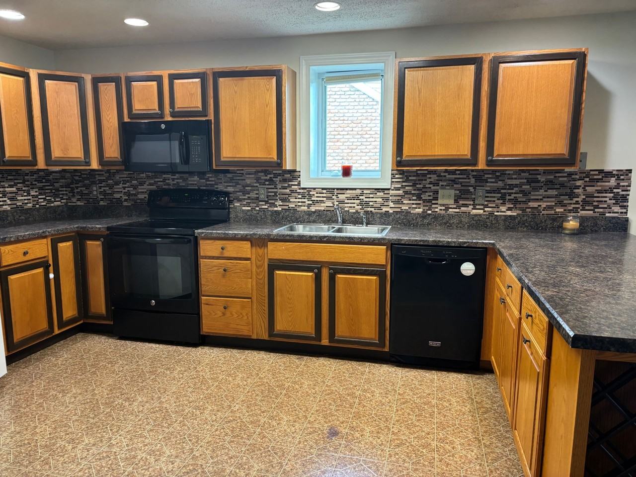 709 Hill Rd - Photo 5 of 17