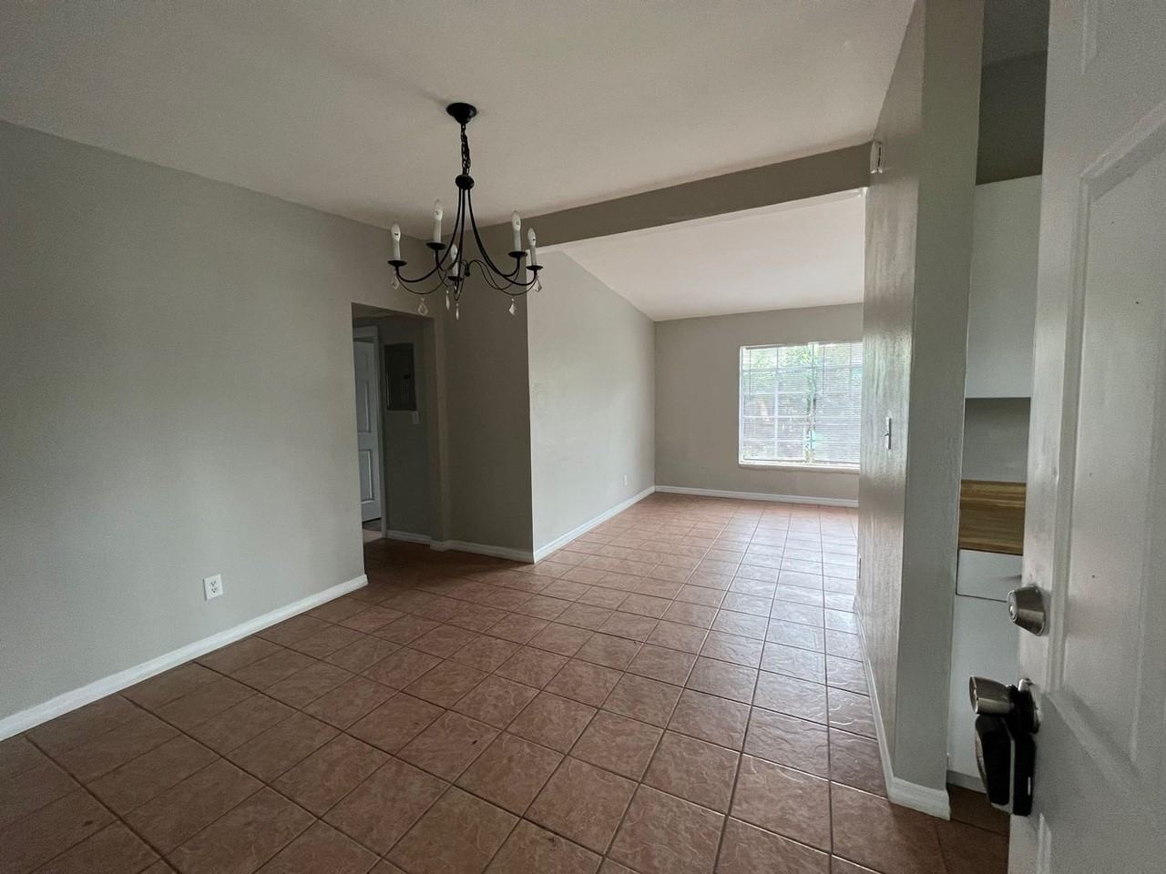 2938 Brackridge Blvd E - Photo 3 of 12