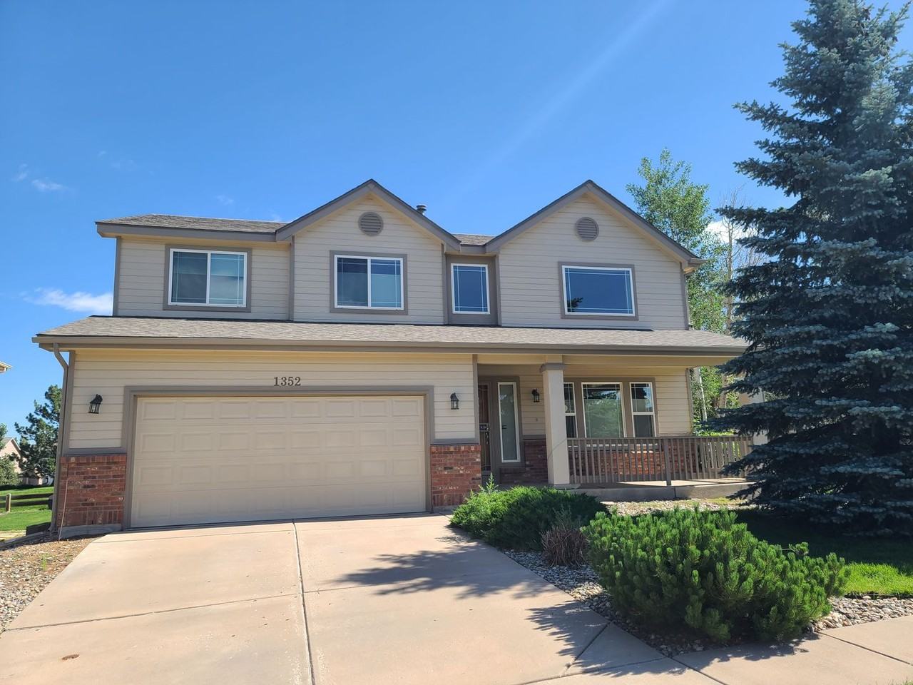 1352 Lookout Springs Dr - Photo 2 of 47