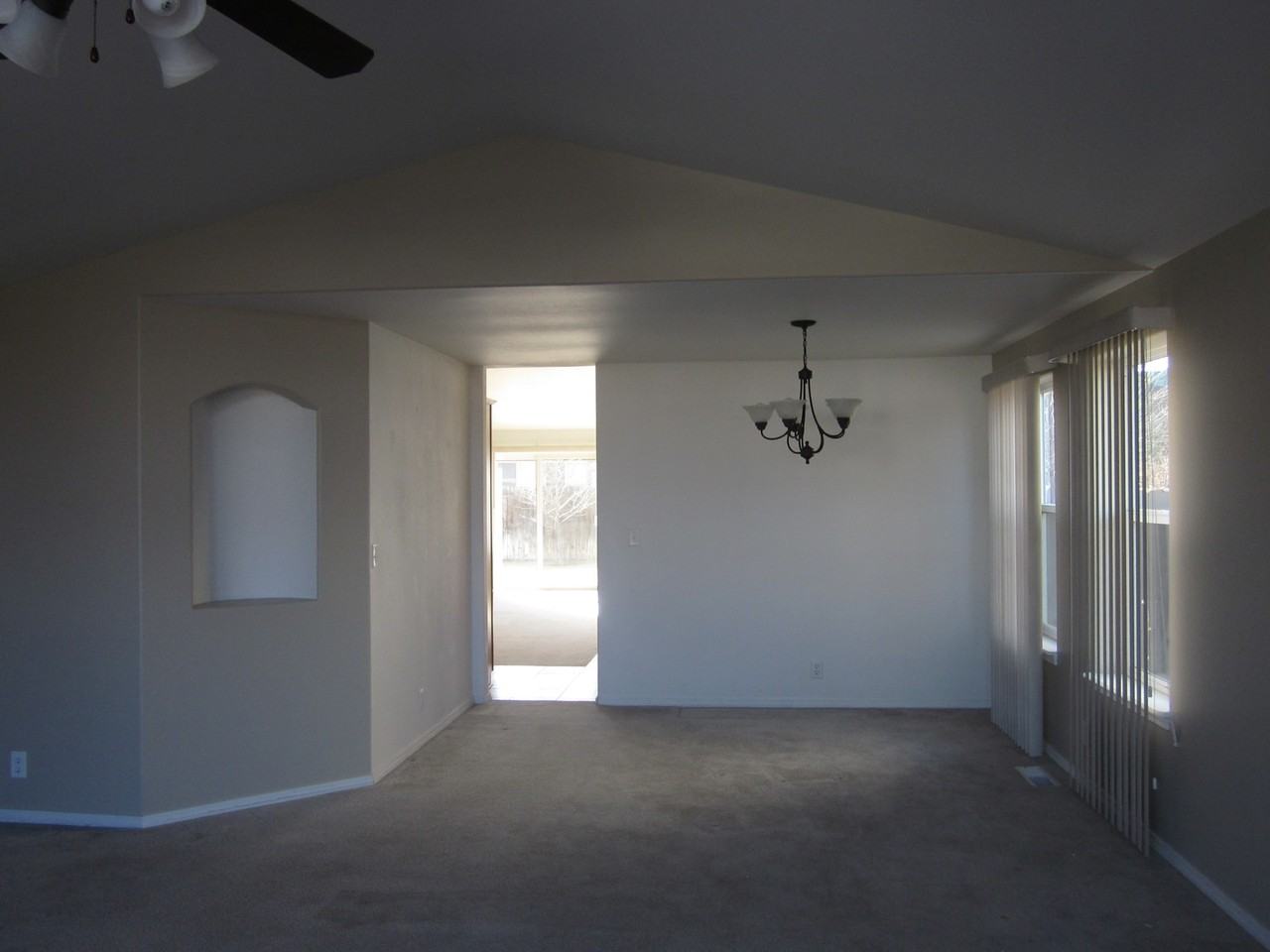 2050 Nw Poplar Pl - Photo 3 of 9