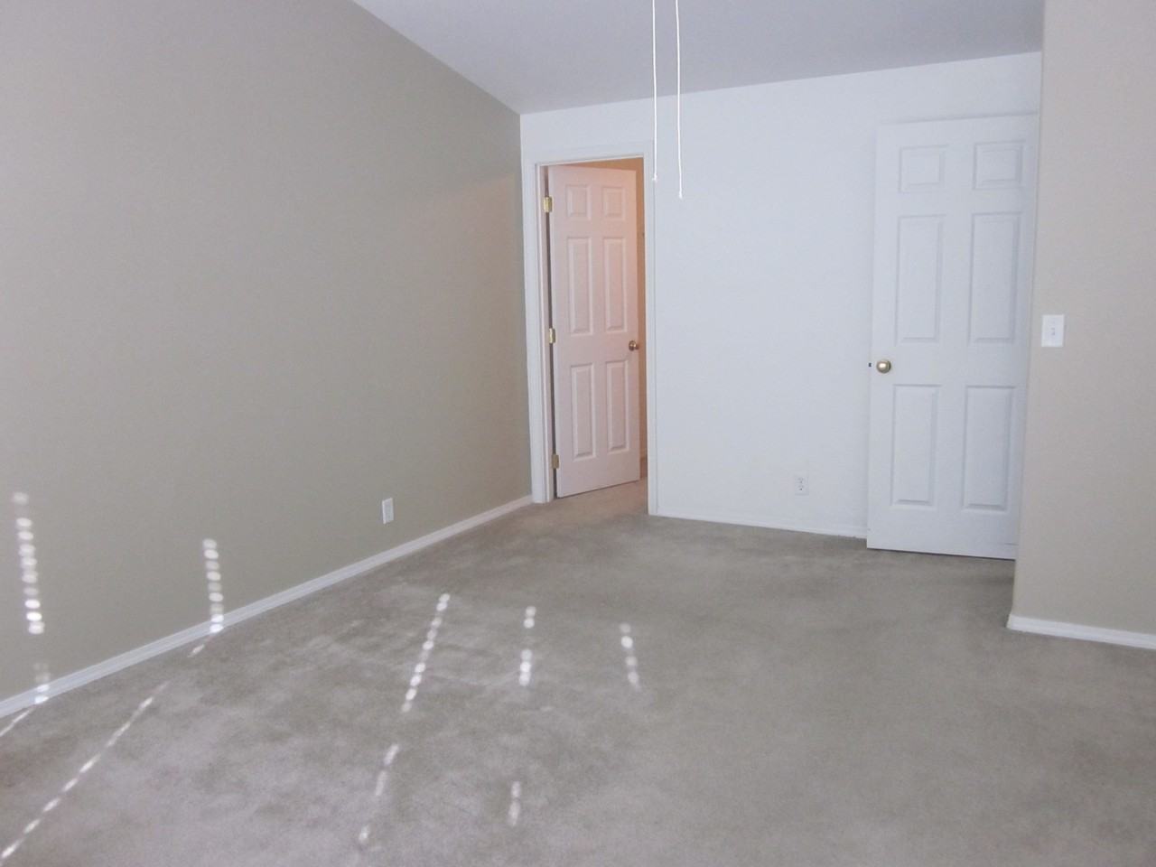 2050 Nw Poplar Pl - Photo 5 of 9