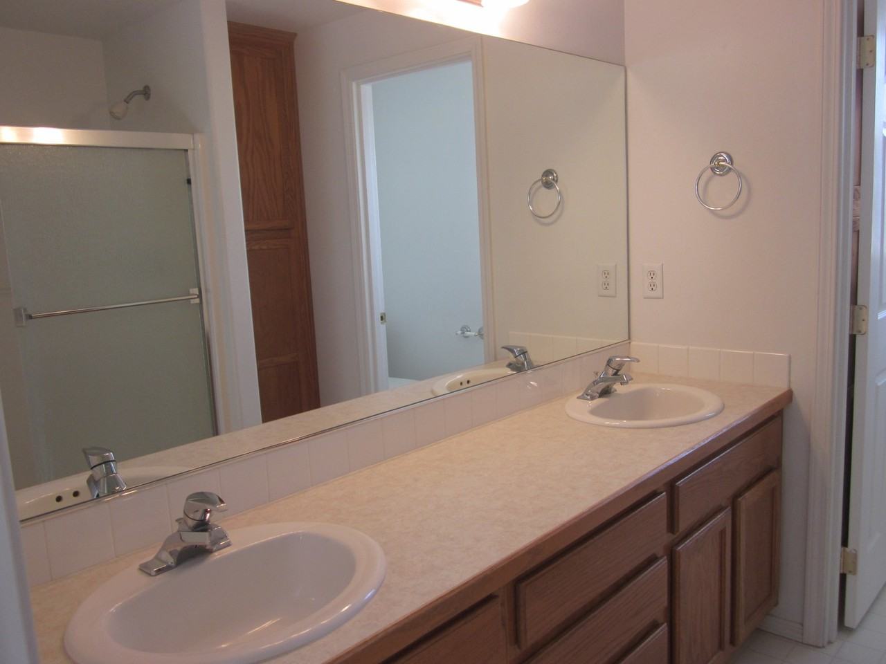 2050 Nw Poplar Pl - Photo 6 of 9