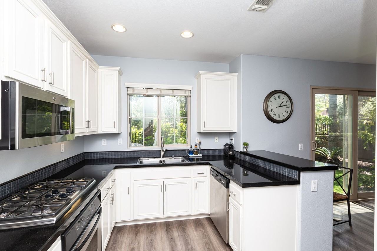 2616 Bellezza Dr - Photo 3 of 20