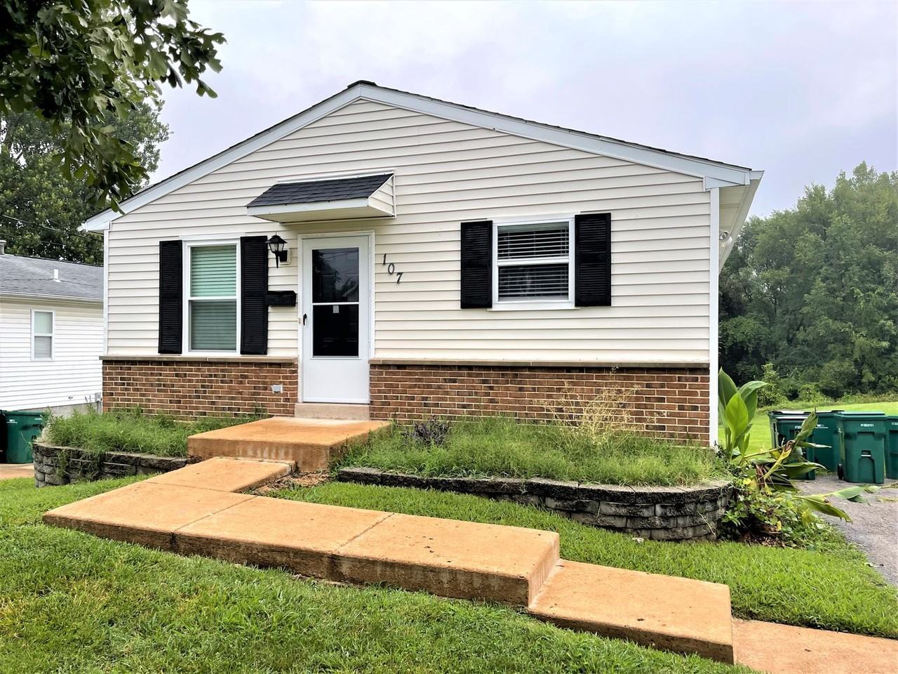 107 Reasnor Ave - Photo 2 of 12