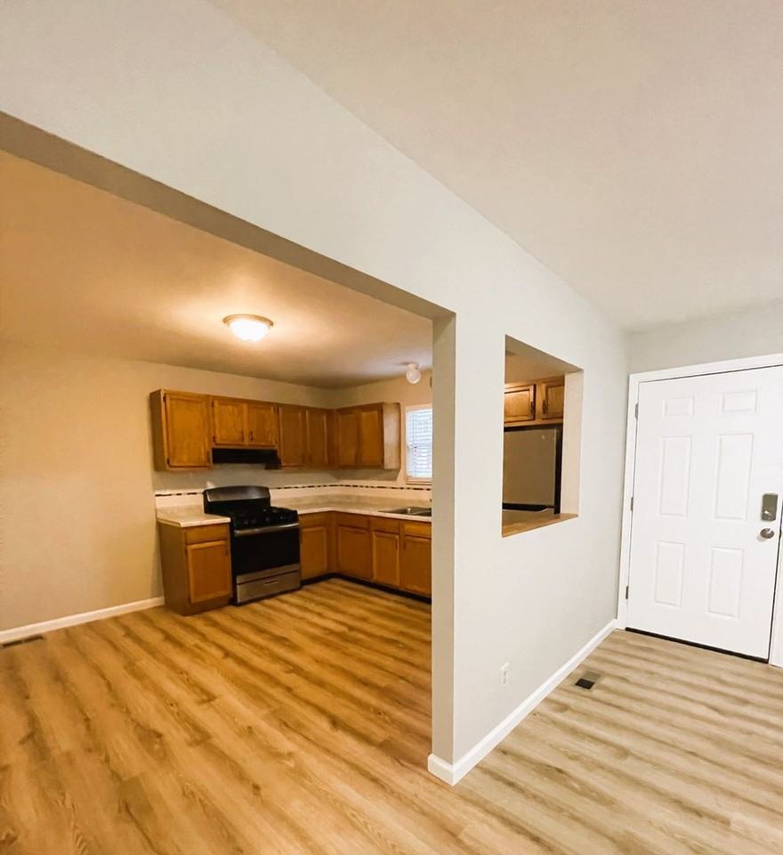 107 Reasnor Ave - Photo 3 of 12