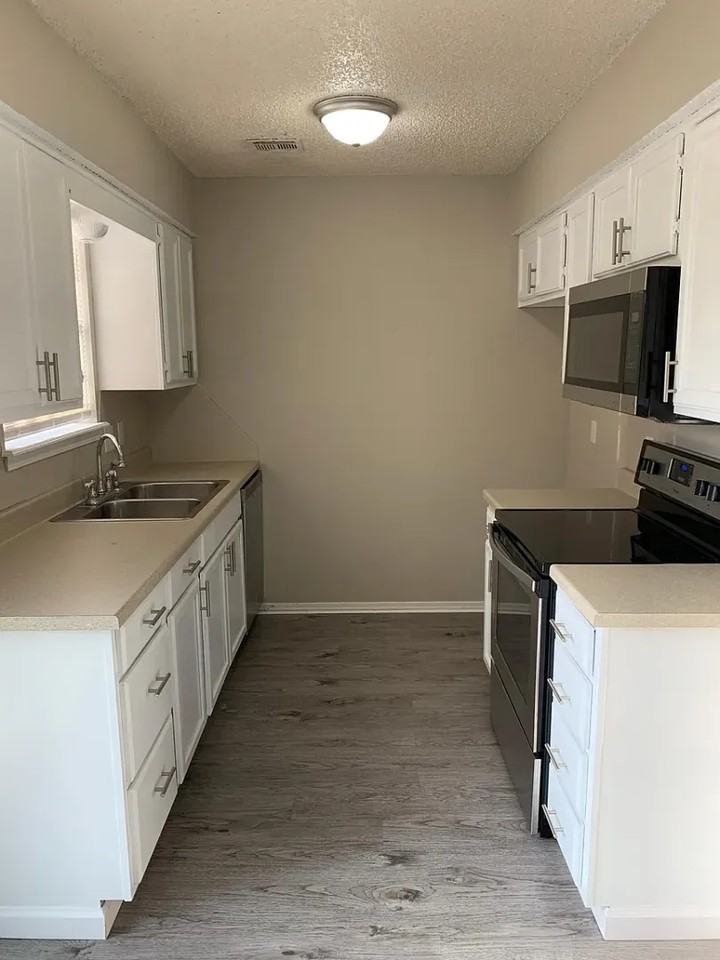 4728 S Ironwood Ave - Photo 2 of 10