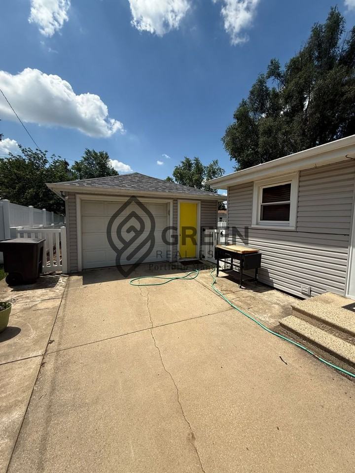 1268 Riverlane Dr - Photo 2 of 10