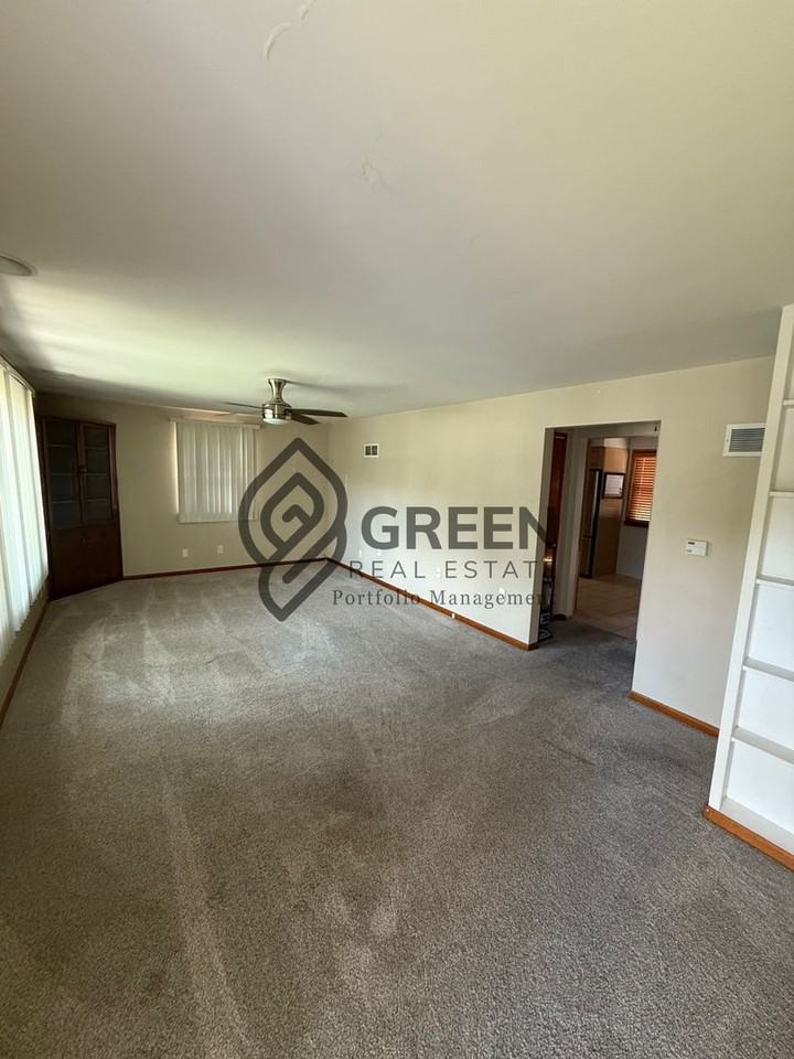 1268 Riverlane Dr - Photo 3 of 10