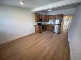 featured image of 419 E 7th St