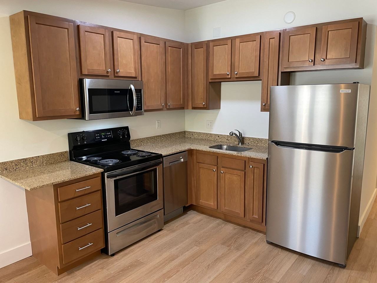 419 E 7th - Photo 2 of 9