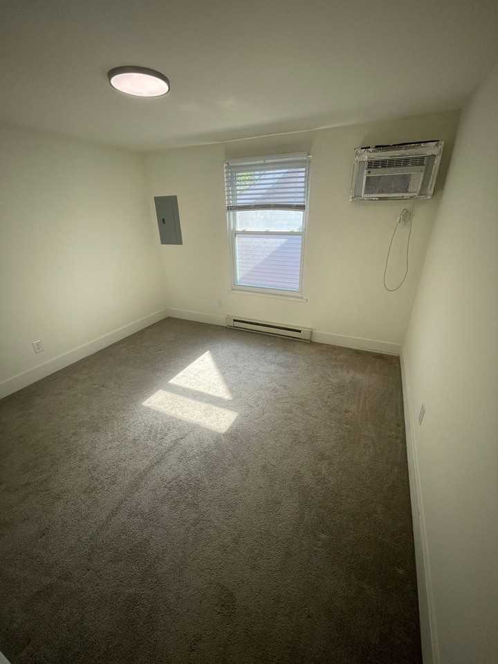 419 E 7th - Photo 7 of 9