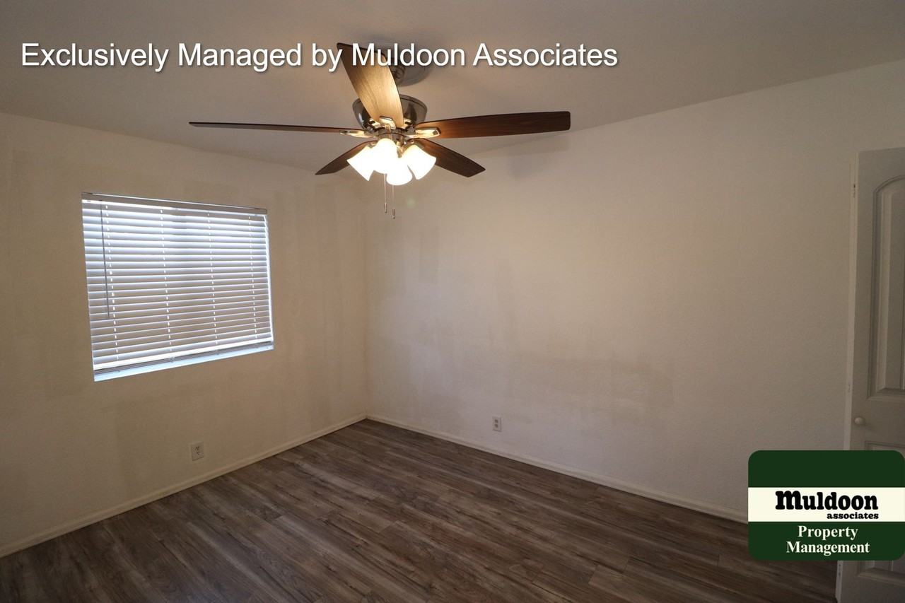1240 Van Buren St - Photo 3 of 9