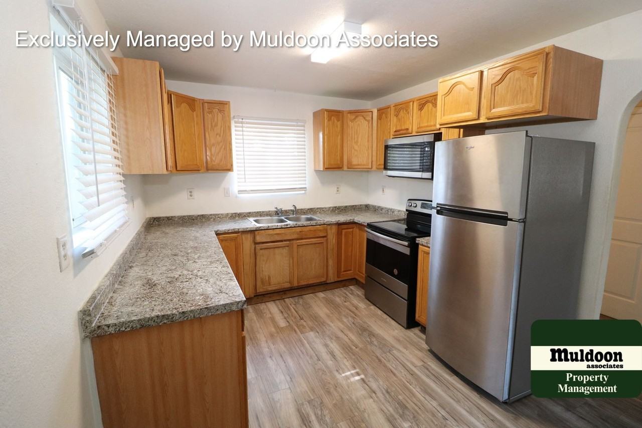 1240 Van Buren St - Photo 4 of 9