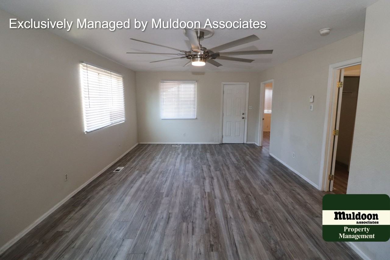 1240 Van Buren St - Photo 6 of 9