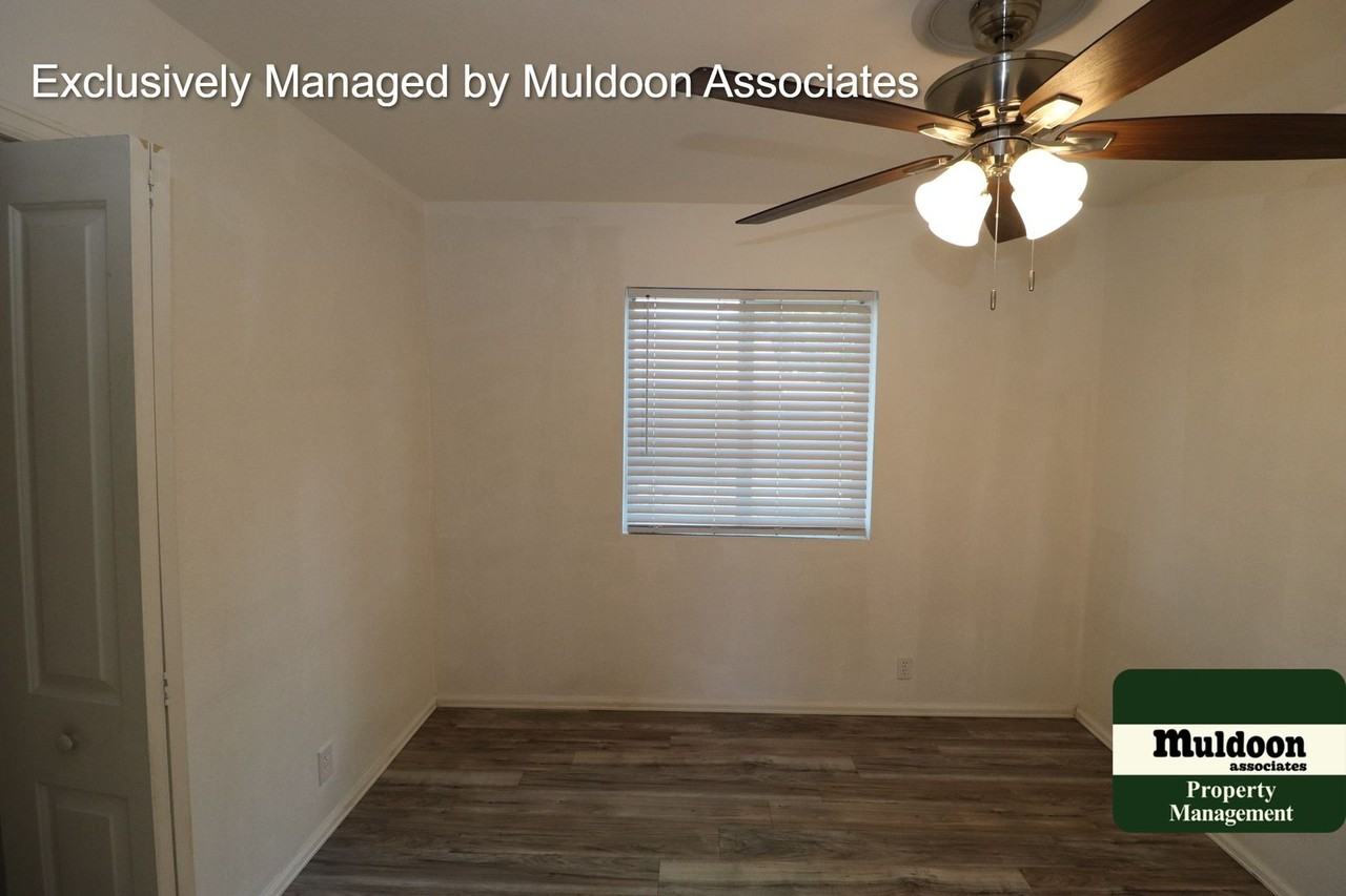 1240 Van Buren St - Photo 7 of 9