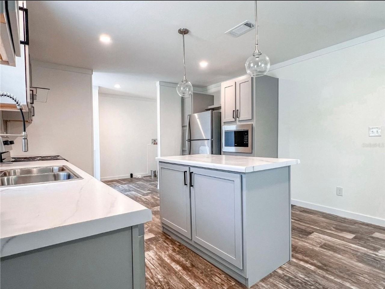 20064 Manecke Rd - Photo 2 of 16