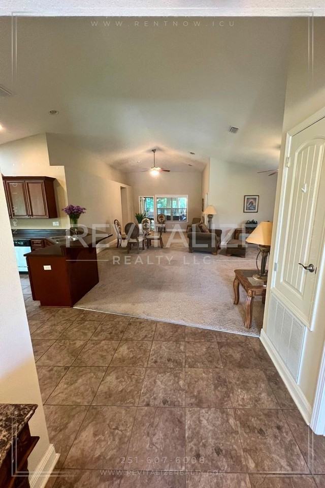 306 Black Friars St - Photo 2 of 19