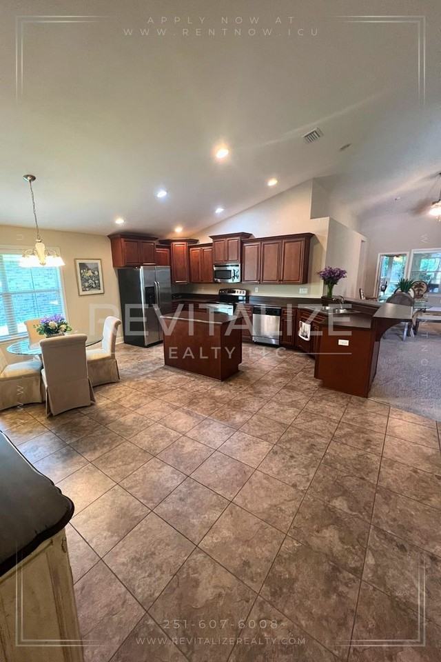 306 Black Friars St - Photo 3 of 19