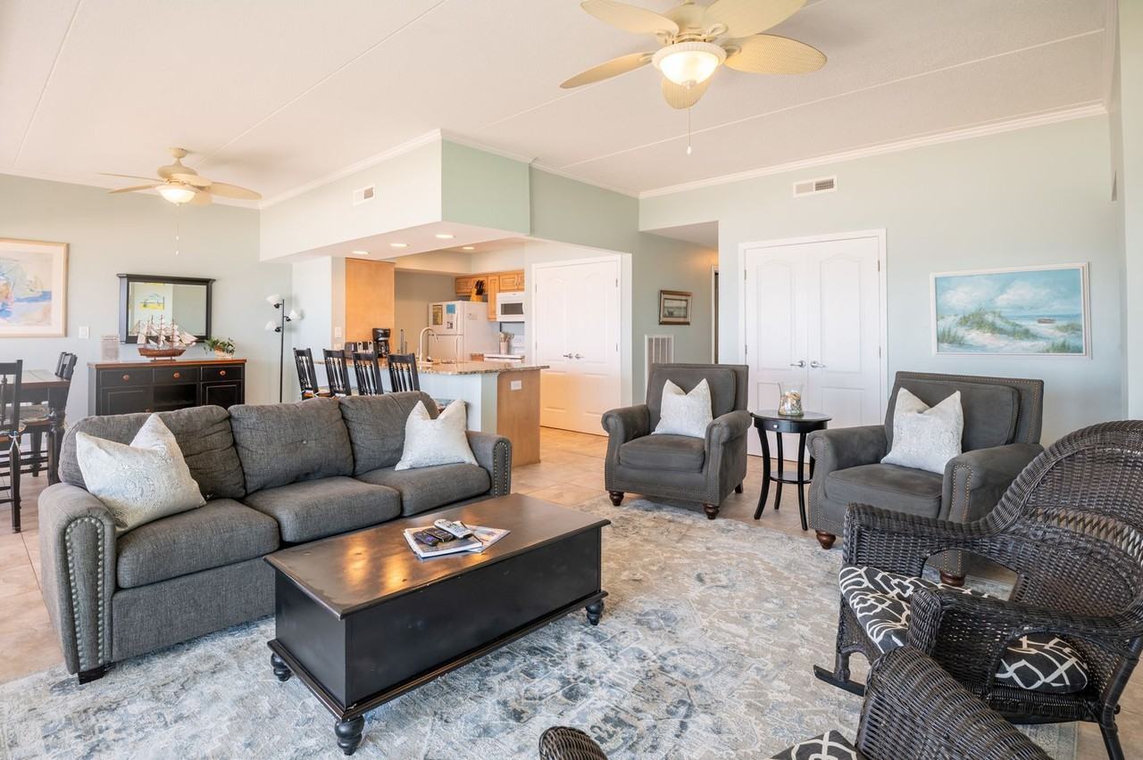 222 Carolina Beach Avenue North - Photo 2 of 21