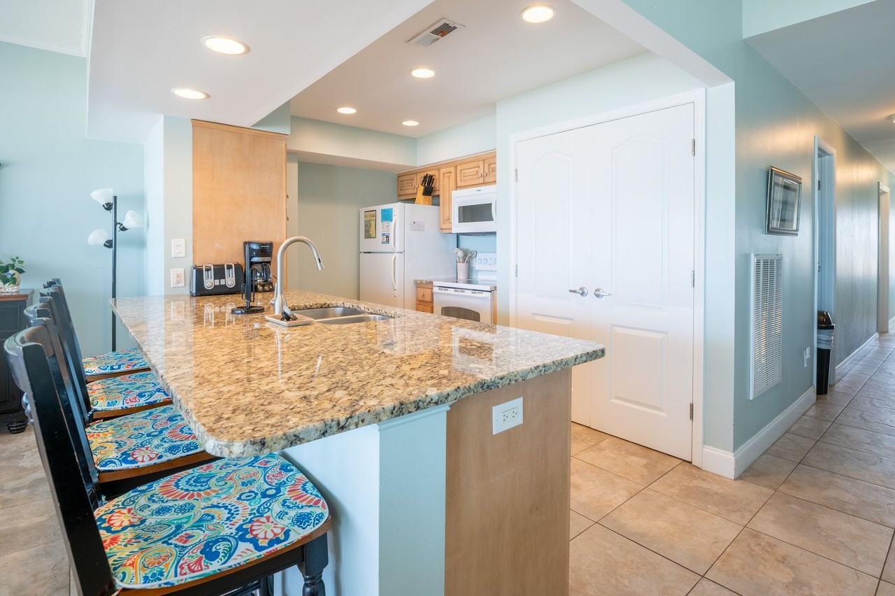 222 Carolina Beach Avenue North - Photo 7 of 21