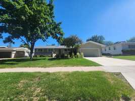 featured image of 805 E 32nd St