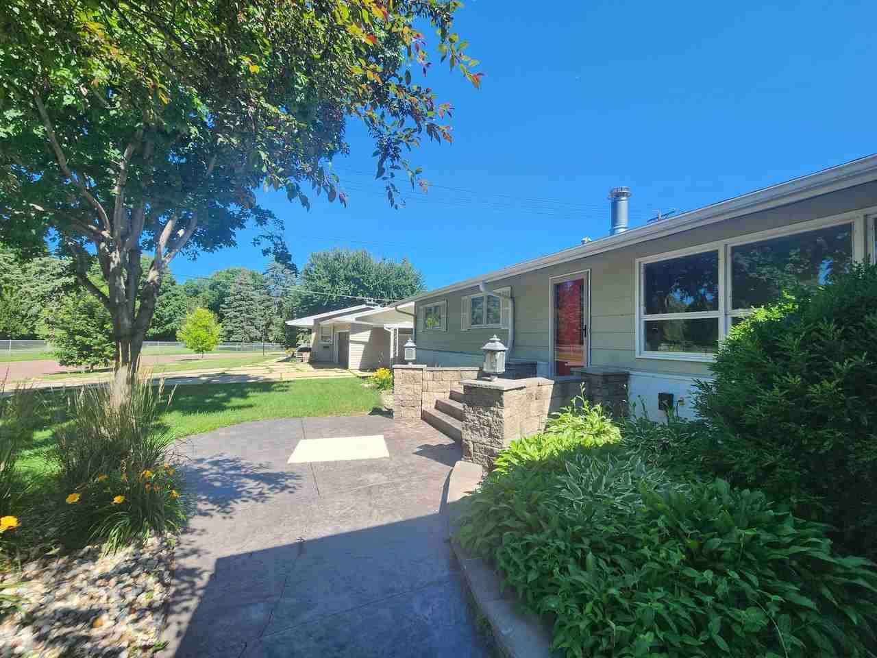 805 E 32nd St - Photo 2 of 24