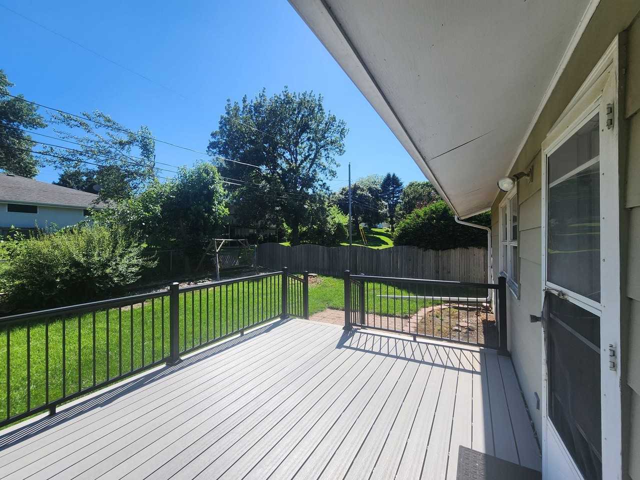 805 E 32nd St - Photo 3 of 24