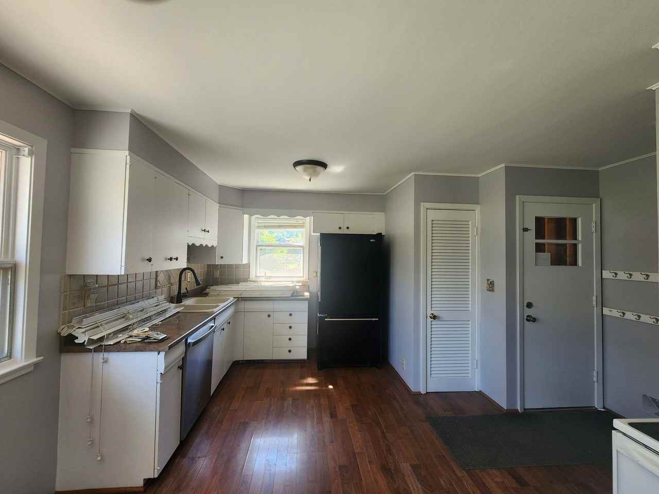 805 E 32nd St - Photo 6 of 24