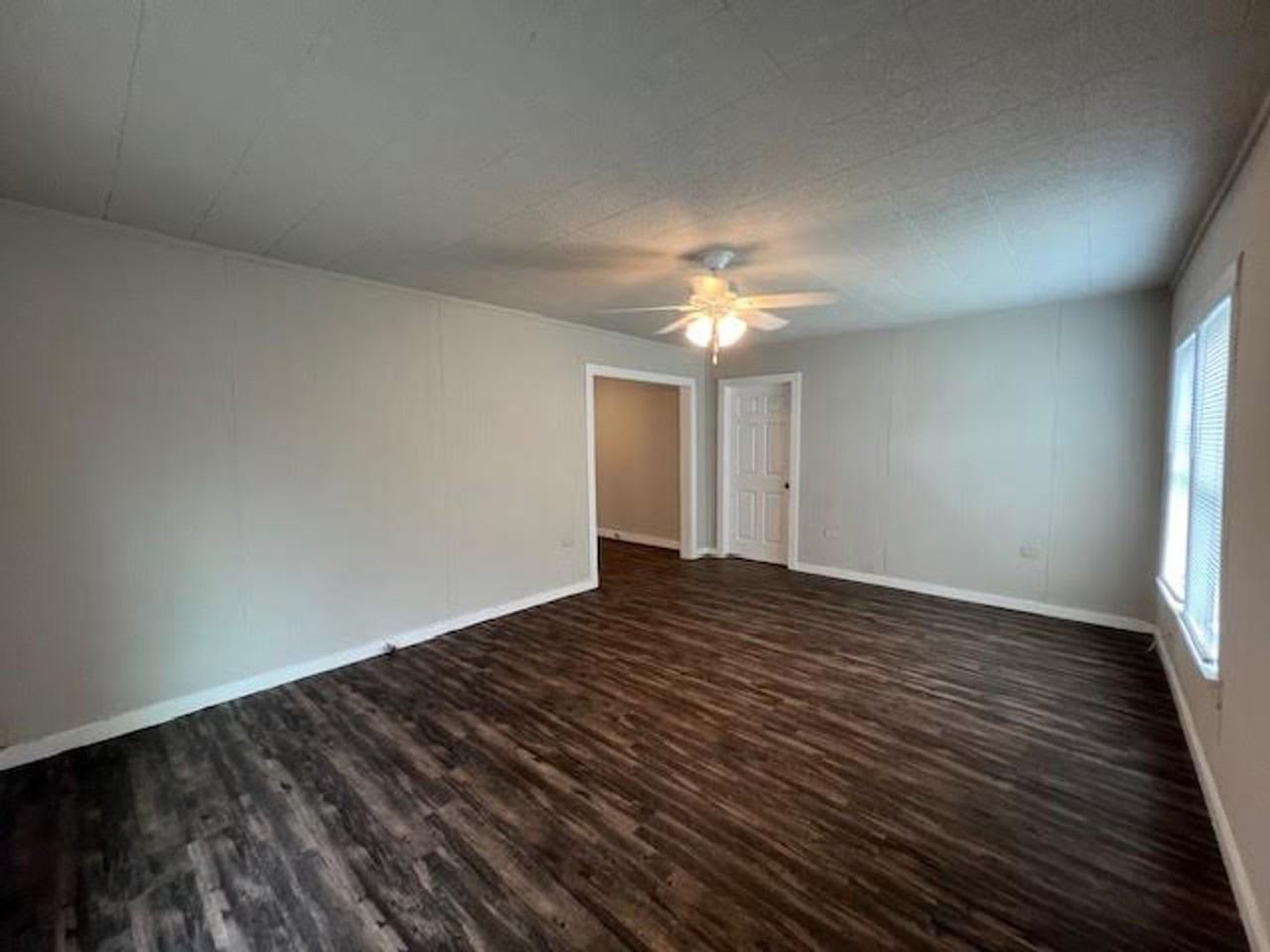 2209 Homan Ave - Photo 2 of 11