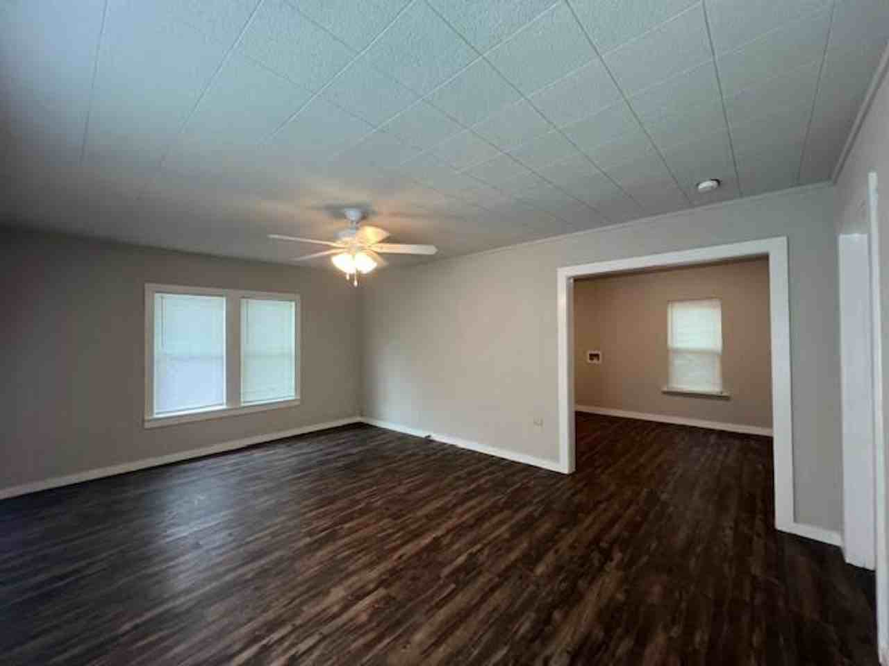2209 Homan Ave - Photo 3 of 11