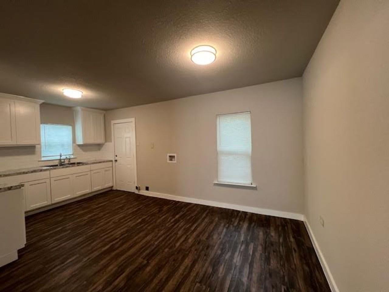 2209 Homan Ave - Photo 4 of 11
