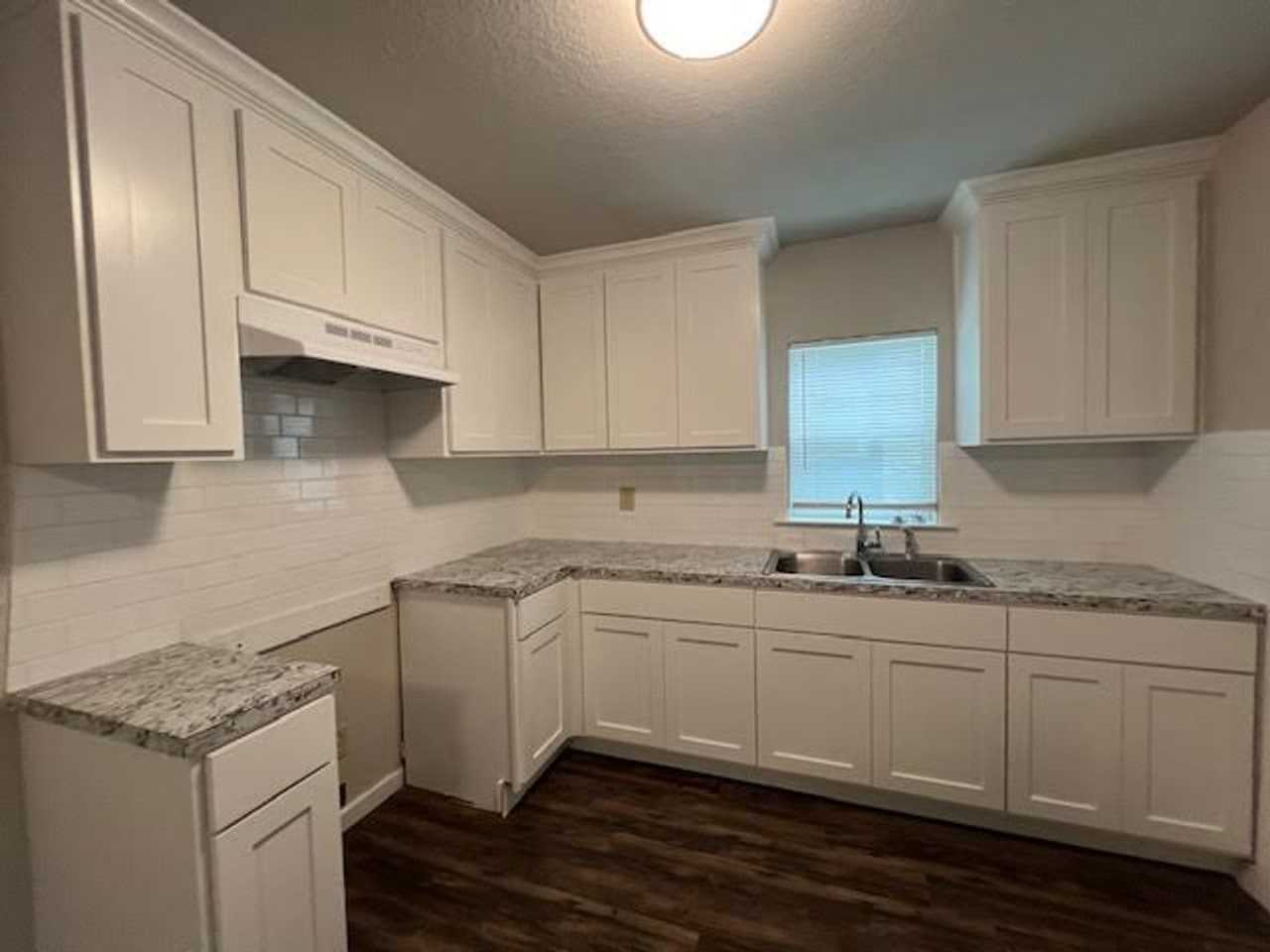2209 Homan Ave - Photo 6 of 11