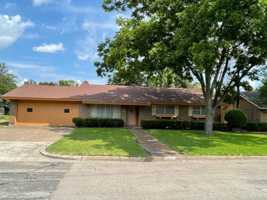 featured image of 5412 Lake Crest Dr