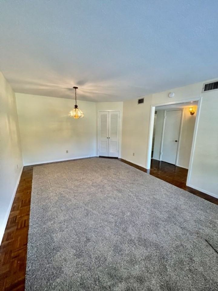 5412 Lake Crest Dr - Photo 3 of 18