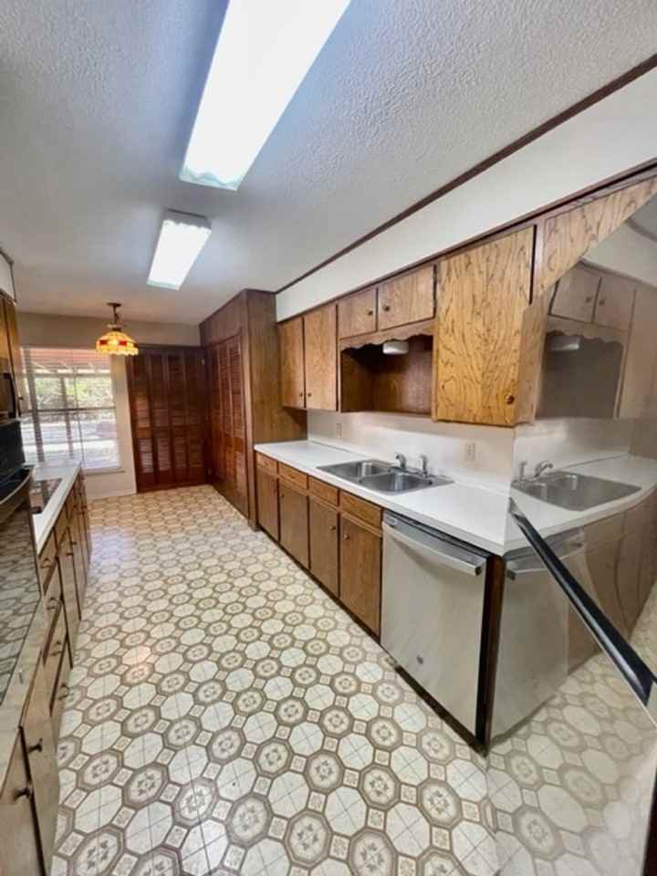 5412 Lake Crest Dr - Photo 7 of 18