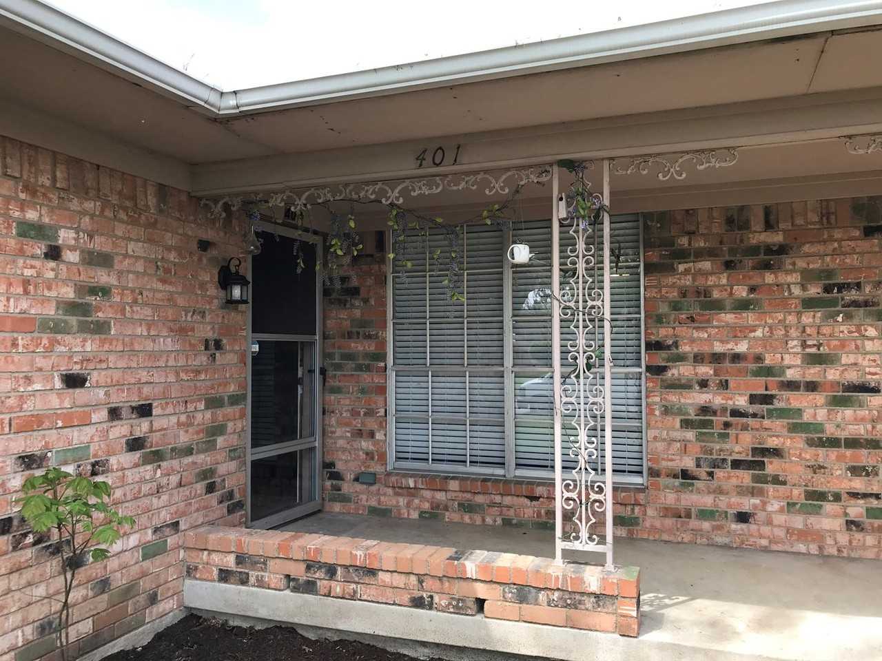 401 Tiffany Trl - Photo 3 of 14